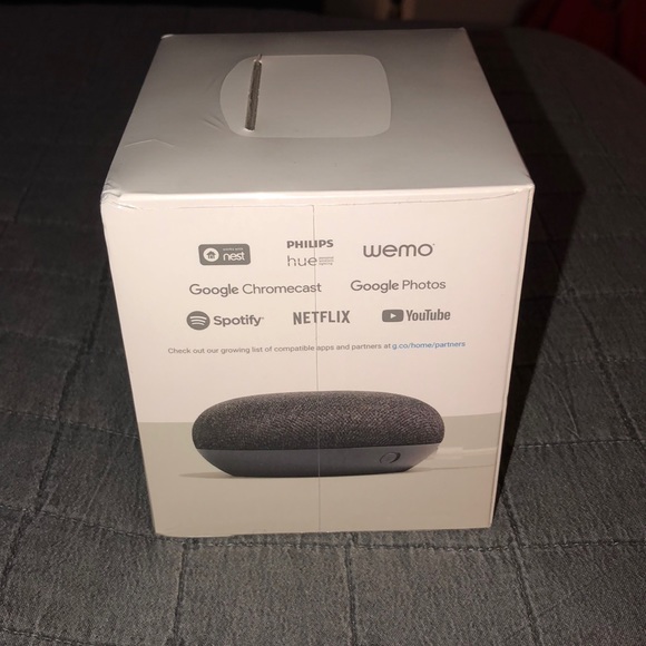 Google Home Mini - Picture 2 of 5
